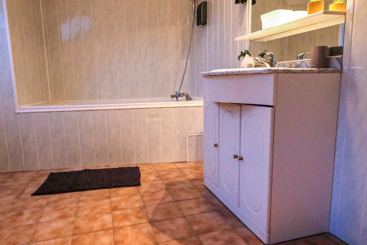 Le Saint-Cyr, Centre-Ville, Cosy, Spacieux Исудун Екстериор снимка